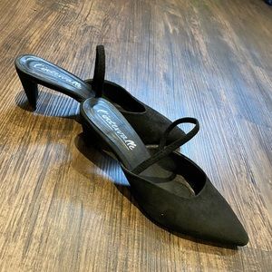 SOLD！L’intervalle closed toe kitten heel mule